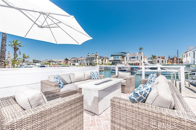 Detail Gallery Image 3 of 41 For 3717 Channel Pl, Newport Beach,  CA 92663 - 4 Beds | 2/1 Baths
