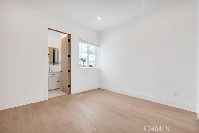 Detail Gallery Image 25 of 30 For 16510 San Fernando Mission Blvd, Granada Hills,  CA 91344 - 4 Beds | 4 Baths