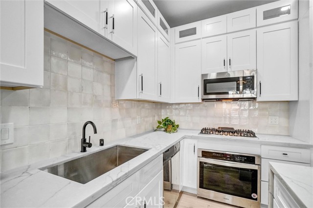 435 W Center Street Promenade, Anaheim CA: https://media.crmls.org/medias/163d297c-aa98-457e-8c5a-3ffb255642f6.jpg