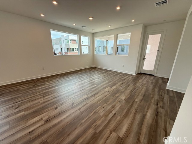 693 S Lyon Street, Santa Ana CA: https://media.crmls.org/medias/163d9c8a-0d61-4a5e-865d-a31e99468f8a.jpg
