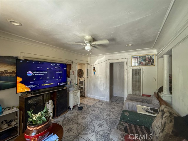 258 N Benton Way, Los Angeles CA: https://media.crmls.org/medias/163e41b5-3992-4237-a423-67059270ef7c.jpg