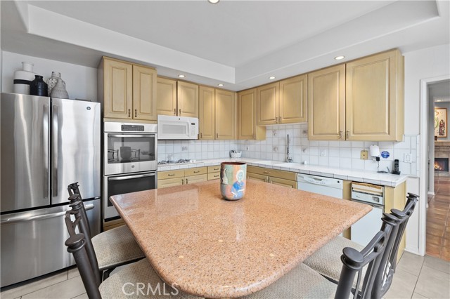Detail Gallery Image 10 of 25 For 5715 Etiwanda Ave #4,  Tarzana,  CA 91356 - 3 Beds | 3 Baths