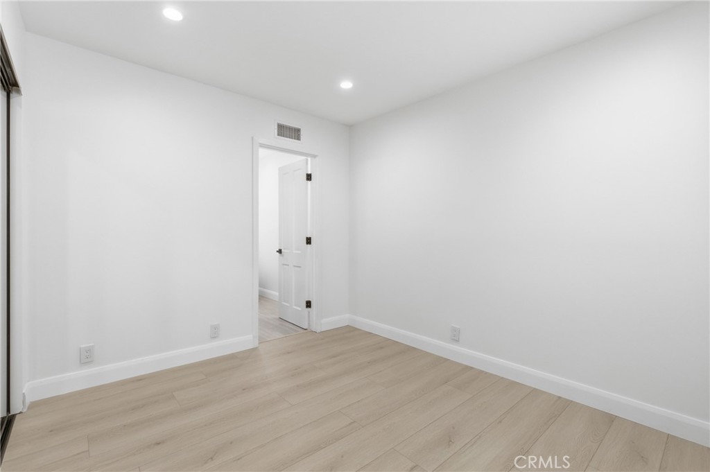 https://media.crmls.org/medias/163f5e5e-62c3-4ffa-9f67-3c4d2a47225c.jpg?preset=X-Large