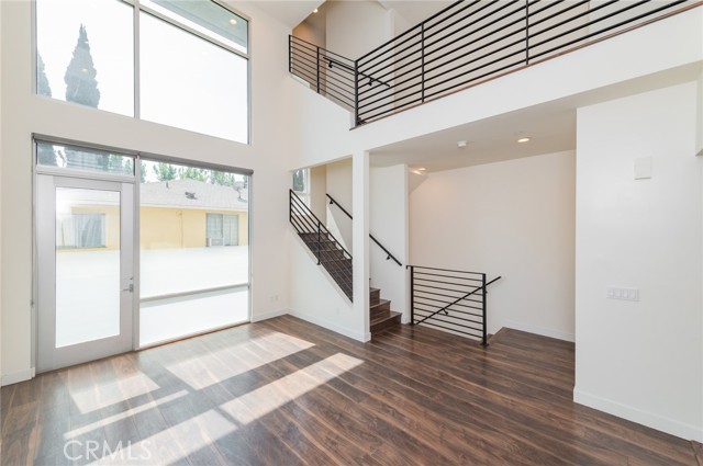 Detail Gallery Image 11 of 29 For 6016 W Beachwood Ln, Los Angeles,  CA 90038 - 3 Beds | 4 Baths