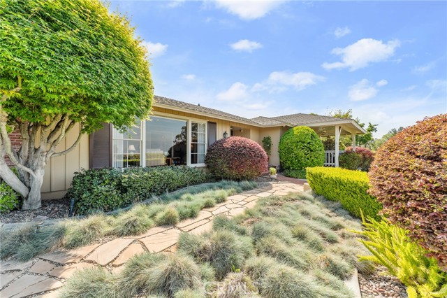 1215 Mira Monte Drive, Redlands CA: https://media.crmls.org/medias/16407106-3d59-45b1-9429-1e6dd46f2cef.jpg