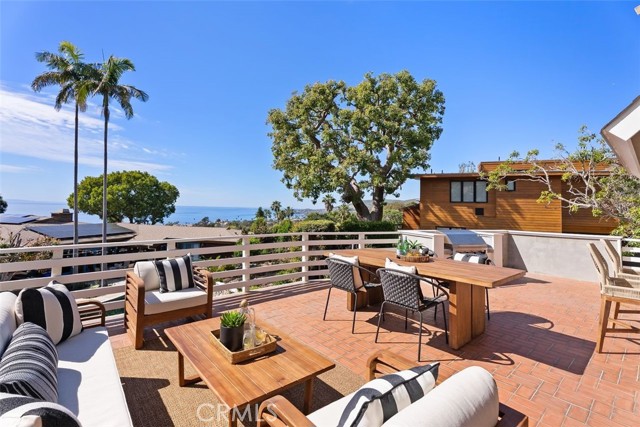 Detail Gallery Image 10 of 40 For 590 Diamond Street, Laguna Beach,  CA 92651 - 5 Beds | 4/1 Baths