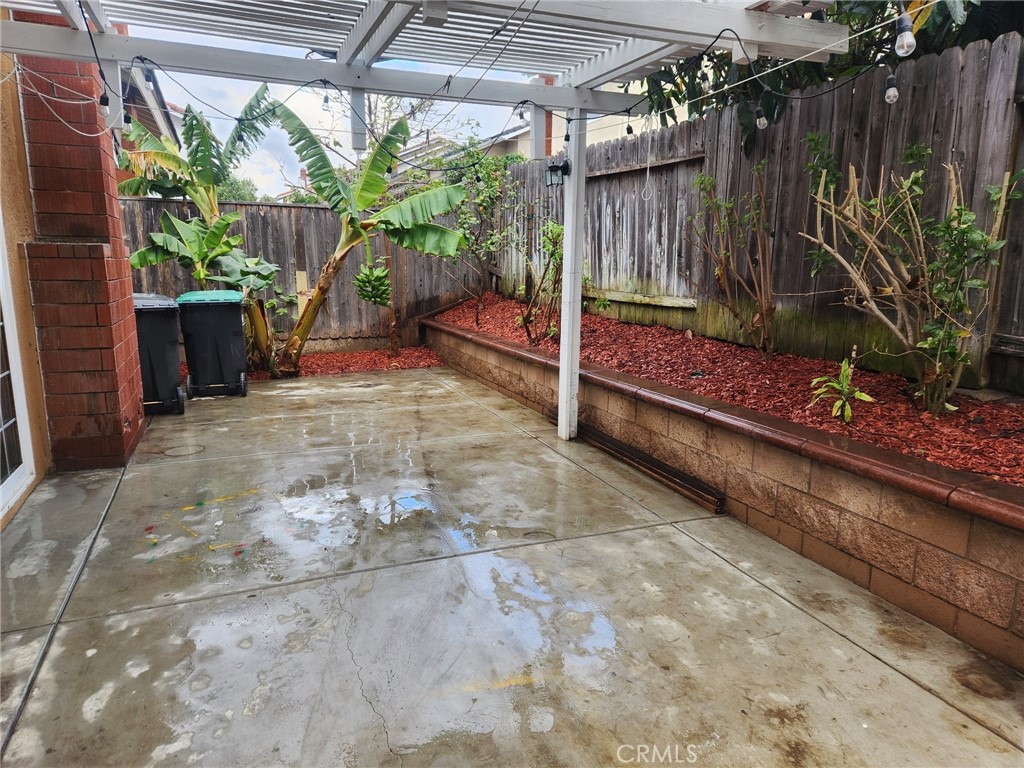 https://media.crmls.org/medias/16408c8c-f4e5-4c78-b4c5-107b66dc1119.jpg?preset=X-Large