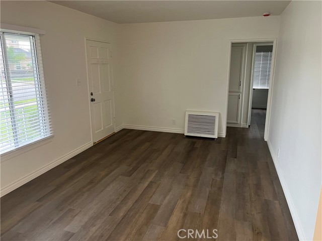 Detail Gallery Image 7 of 21 For 10341 Karmont, South Gate,  CA 90280 - 2 Beds | 1 Baths