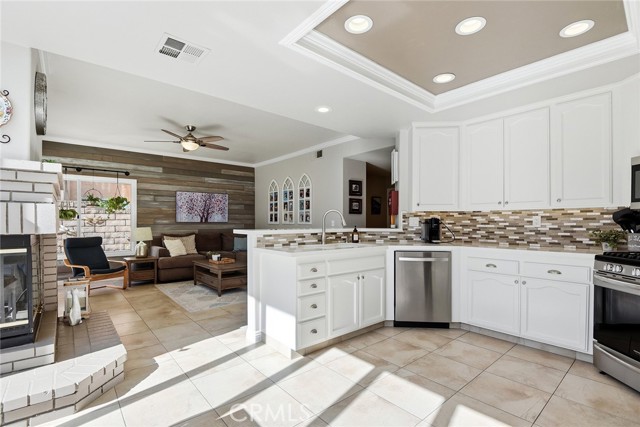 Detail Gallery Image 13 of 42 For 15546 Mallory Ct, Moorpark,  CA 93021 - 4 Beds | 3 Baths