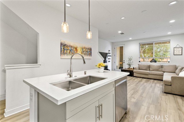 Detail Gallery Image 4 of 29 For 2560 Valentina Way #2,  Commerce,  CA 90040 - 3 Beds | 3 Baths