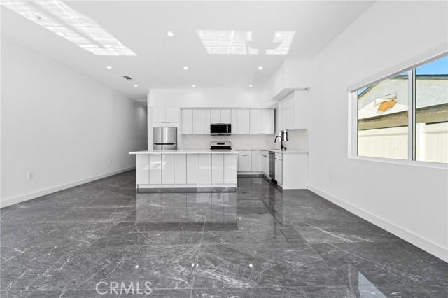 6827 Ranchito Avenue, Van Nuys CA: https://media.crmls.org/medias/1641aee1-5157-4310-90c9-4e3aeb50c682.jpg