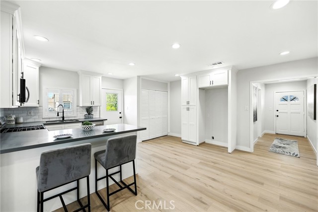 Detail Gallery Image 6 of 44 For 15605 Kervin Ave, Paramount,  CA 90723 - 4 Beds | 2 Baths