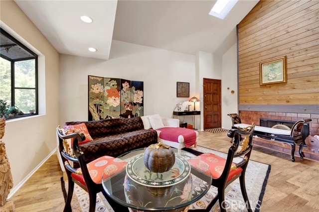 Detail Gallery Image 8 of 47 For 456 E San Jose Ave #B,  Burbank,  CA 91501 - 2 Beds | 2 Baths