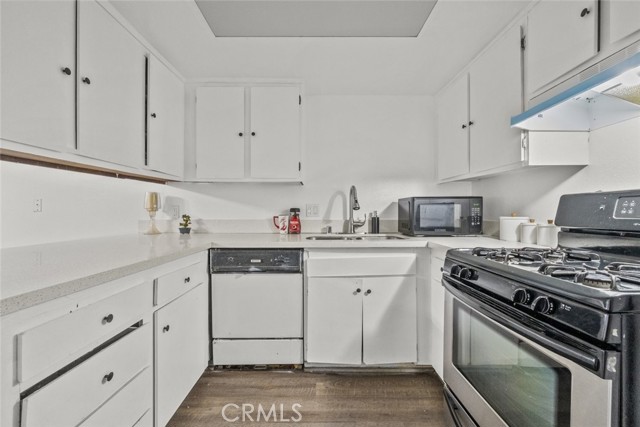 Detail Gallery Image 10 of 34 For 8801 Willis Ave #34,  Panorama City,  CA 91402 - 2 Beds | 2 Baths