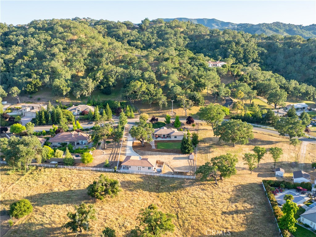 https://media.crmls.org/medias/16458d9a-7ea2-4b49-8b7d-222680cc1745.jpg?preset=X-Large