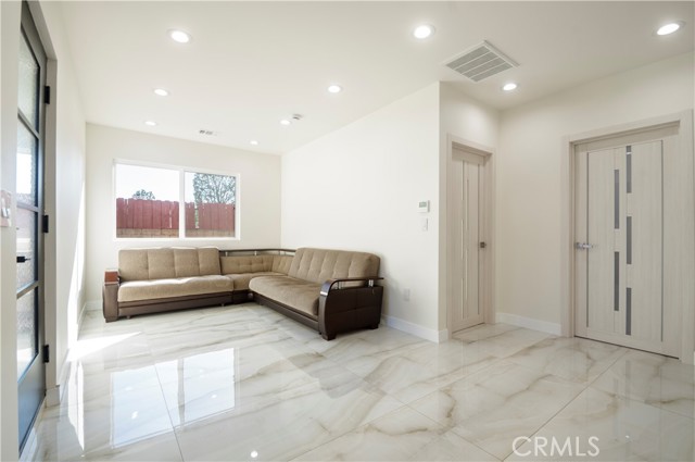 Front Image Thumbnail for CRGD26026217