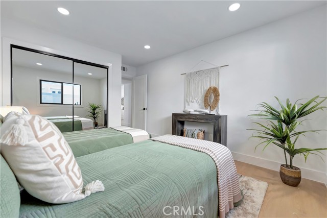 Detail Gallery Image 25 of 49 For 21211 Binghampton Cir, Huntington Beach,  CA 92646 - 4 Beds | 3 Baths