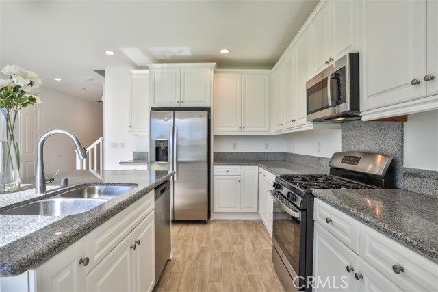 Detail Gallery Image 5 of 33 For 6614 Ardmore Ct, Palmdale,  CA 93552 - 4 Beds | 3 Baths