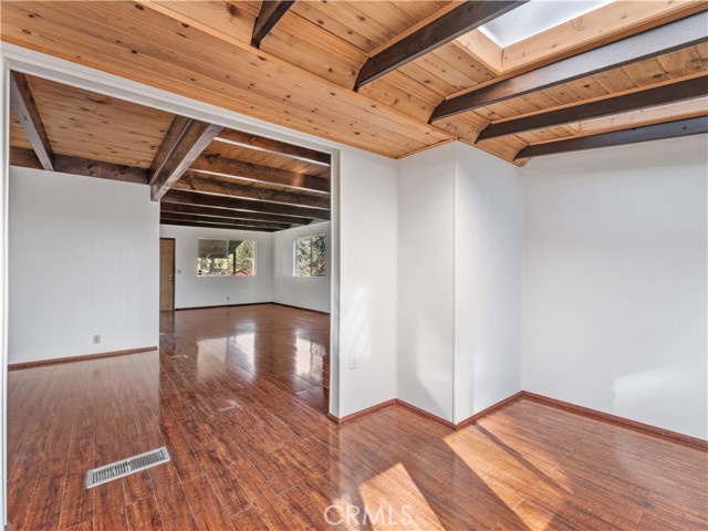 Detail Gallery Image 14 of 39 For 1725 Linnet, Wrightwood,  CA 92397 - 3 Beds | 2 Baths