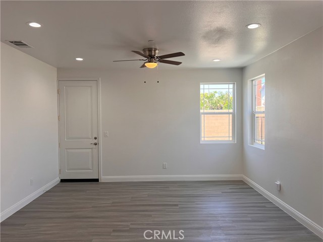 Detail Gallery Image 6 of 13 For 572 N Teakwood Ave #1,  Rialto,  CA 92376 - 4 Beds | 3/1 Baths