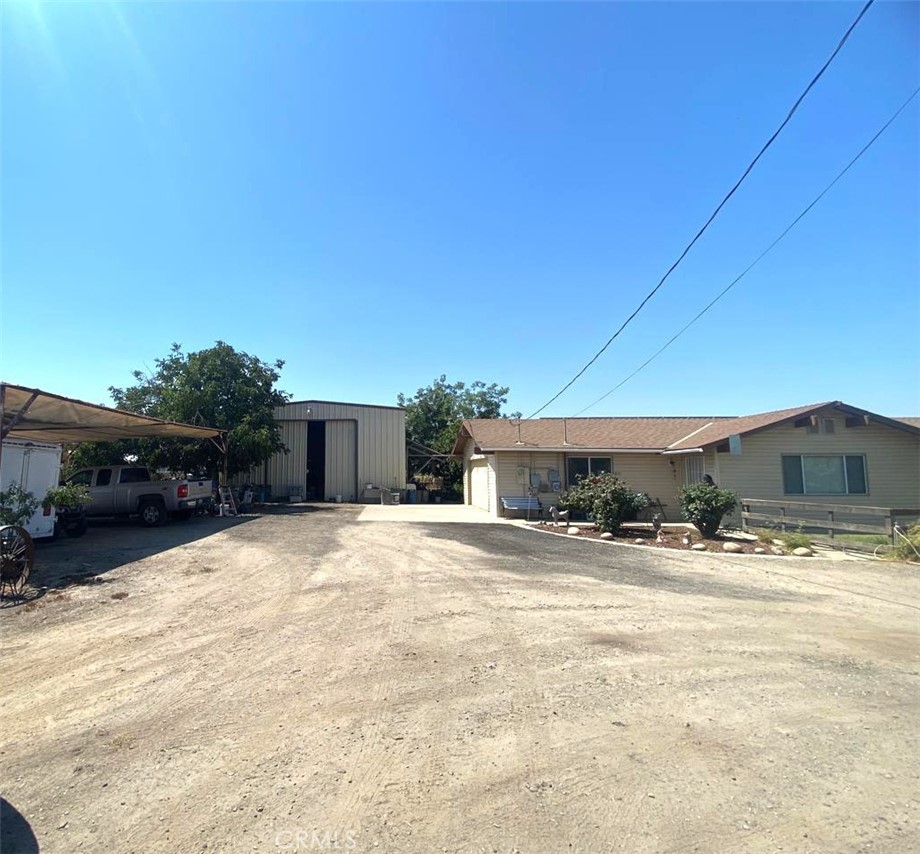 875 W Laguna Avenue