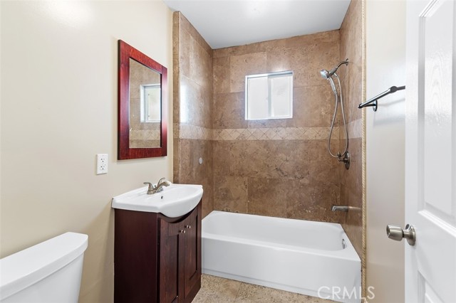 Detail Gallery Image 22 of 26 For 18005 Bullock, Encino,  CA 91316 - 5 Beds | 4 Baths