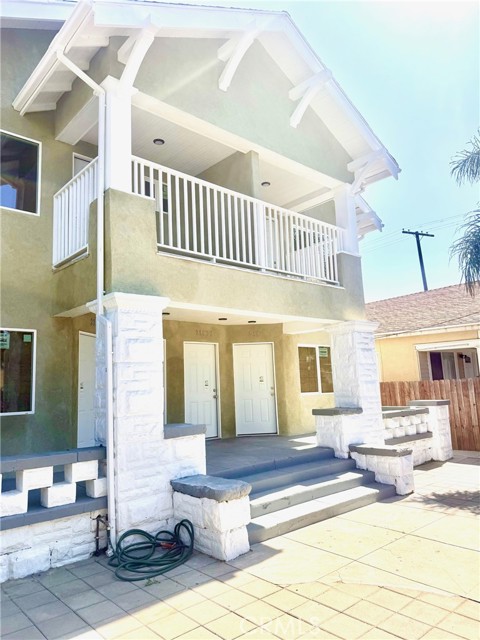 Detail Gallery Image 2 of 13 For 236 W 47th St #1/2,  Los Angeles,  CA 90037 - 3 Beds | 2 Baths