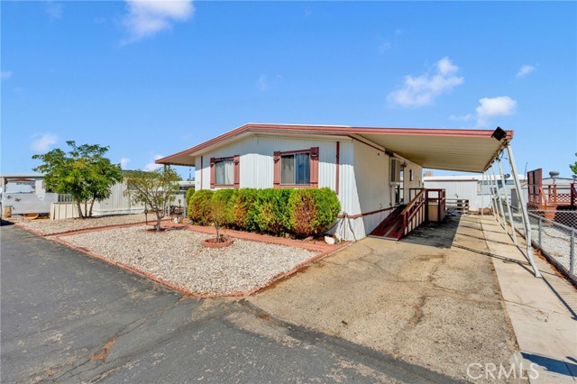 11414 Serra Rd, Apple Valley CA: https://media.crmls.org/medias/1649bb07-c9b8-4601-95ac-c15f4ce035d9.jpg