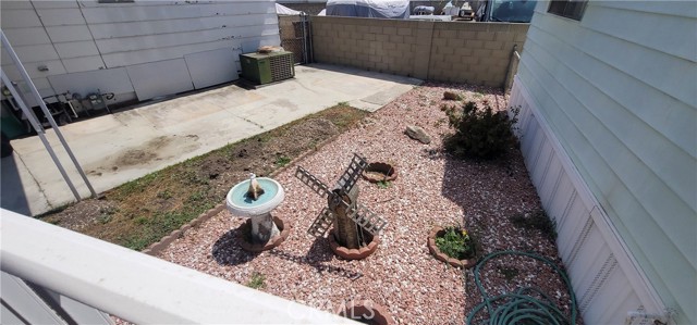 1065 Lomita Boulevard, Harbor City CA: https://media.crmls.org/medias/1649f205-7256-409d-a4da-679b4a5a2c30.jpg