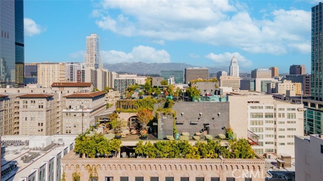 515 S Olive Street, Los Angeles CA: https://media.crmls.org/medias/164a2c30-ce0a-4438-8916-d6c3fd7946a3.jpg