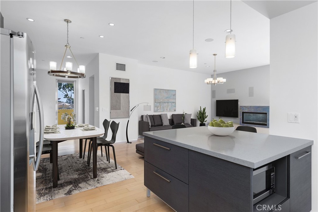 932 Manhattan Beach Boulevard, #B