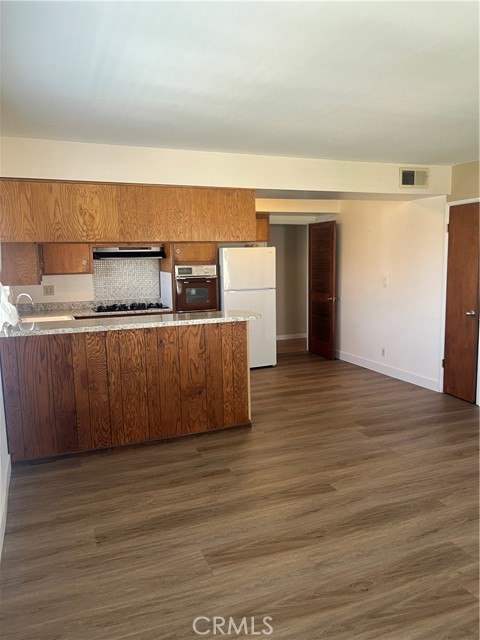 1040 Valencia Street, Costa Mesa CA: https://media.crmls.org/medias/164ac292-e5be-44da-a1ce-32dfd157b57c.jpg