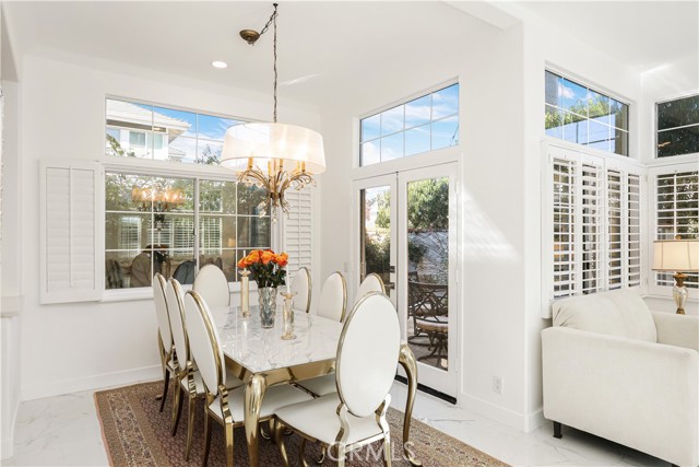 Detail Gallery Image 8 of 51 For 2421 E 16th #1,  Newport Beach,  CA 92663 - 4 Beds | 2/1 Baths