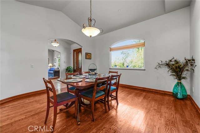 10345 McBroom Street, Sunland CA: https://media.crmls.org/medias/164b3df2-3feb-4fd4-8bde-3a2cc08d8023.jpg