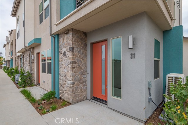 311 strike drive, Covina CA: https://media.crmls.org/medias/164b50f3-6c49-44a1-9e9e-2157ae4ba3ce.jpg
