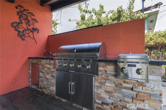 2528 N Orchard Drive, Burbank CA: https://media.crmls.org/medias/164b6c92-cb22-4b7e-94e3-db9537836680.jpg