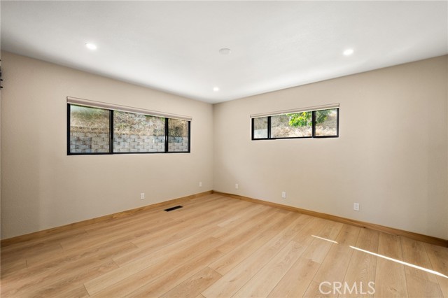 325 N Madison Avenue, Monrovia CA: https://media.crmls.org/medias/164bd6c7-42a2-4f14-9146-26107a917c83.jpg