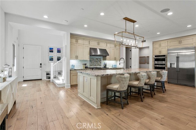 Detail Gallery Image 7 of 52 For 17352 Eucalyptus Ln, Huntington Beach,  CA 92649 - 5 Beds | 5/1 Baths