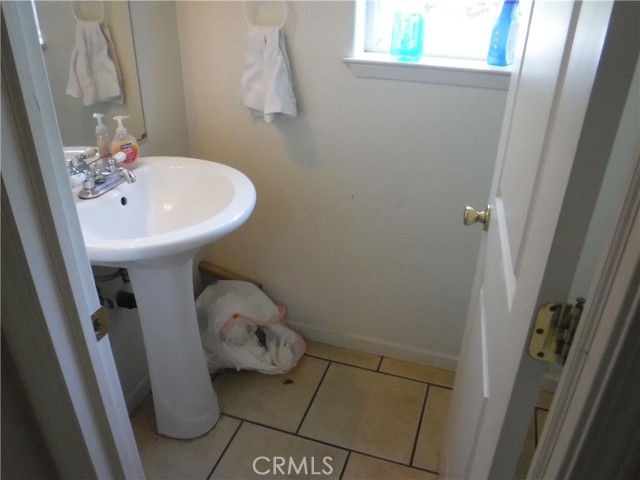 480 E 3rd Street, Chico CA: https://media.crmls.org/medias/164bf8ad-e2cf-4eee-a6d3-5a2bc143fde9.jpg