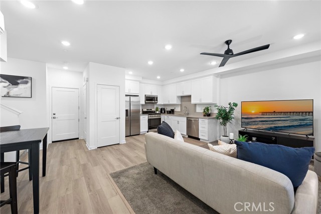 Detail Gallery Image 6 of 29 For 466 Besalu, Mission Viejo,  CA 92692 - 1 Beds | 1/1 Baths