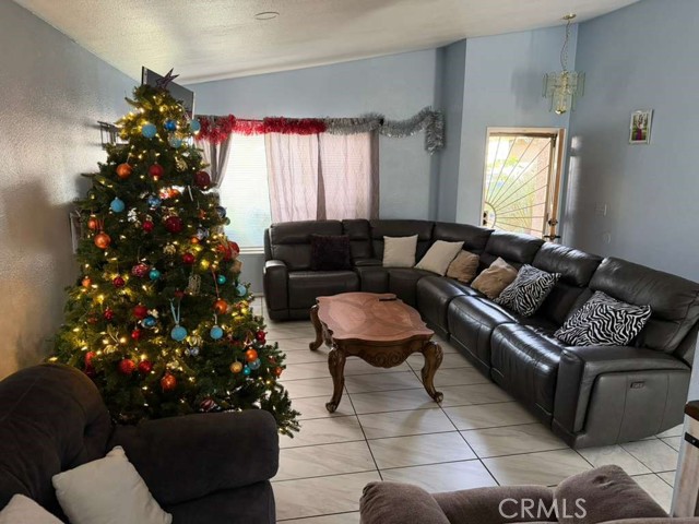 17053 Pinedale Court, Fontana CA: https://media.crmls.org/medias/164ce733-dc08-4fe7-90ed-de7b44173dfb.jpg