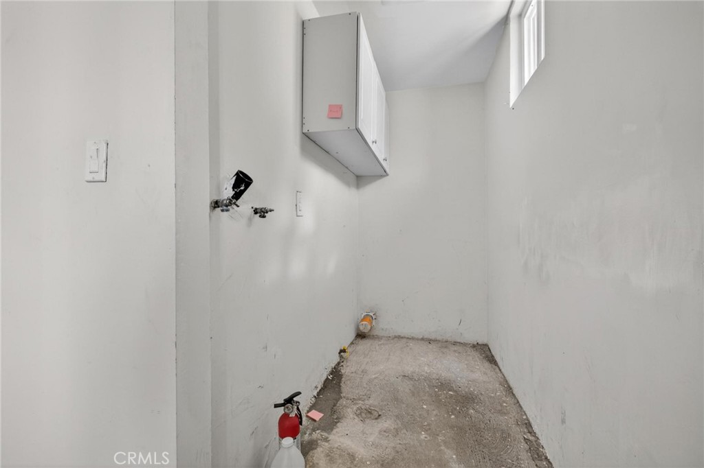 https://media.crmls.org/medias/164d7723-01d5-4b84-b3b7-6d08e23b73dd.jpg?preset=X-Large