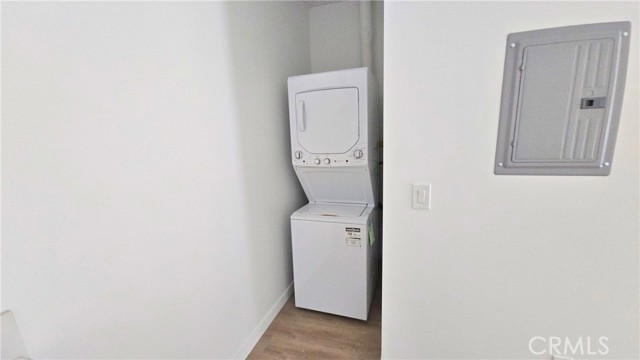 405 409 N Euclid Avenue, Pasadena CA: https://media.crmls.org/medias/164dbef4-59e1-40a6-bac0-8964eb3b782c.jpg