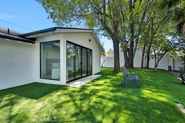 17072 Oak View Drive, Encino CA: https://media.crmls.org/medias/164e5f76-c194-4a1a-9c28-1957428e3b69.jpg