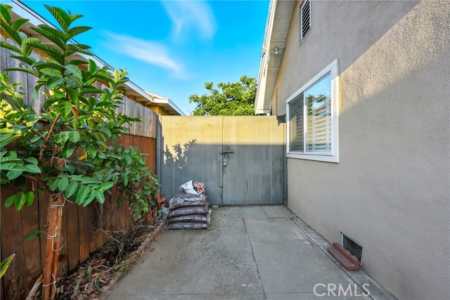 453 455 S Rowan Avenue, Los Angeles CA: https://media.crmls.org/medias/164f4356-a0ac-4134-a00c-495c81d90ec1.jpg