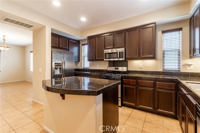 22326 Blue Lupine Circle, Grand Terrace CA: https://media.crmls.org/medias/164f8663-b3ad-4b39-a380-df62dc26d523.jpg