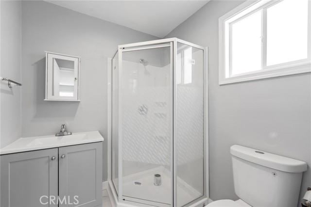 8460 Truxton Avenue, Los Angeles CA: https://media.crmls.org/medias/165108bb-9164-43d9-a0a6-3ac4dcab2cd8.jpg