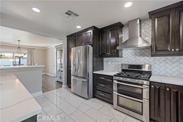 Detail Gallery Image 7 of 47 For 27933 Honeycomb Dr, Saugus,  CA 91350 - 4 Beds | 2/1 Baths