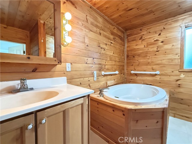 4943 Yaqui Gulch Road, Mariposa CA: https://media.crmls.org/medias/16534453-cd15-48b2-a489-9988d1a7f9c0.jpg
