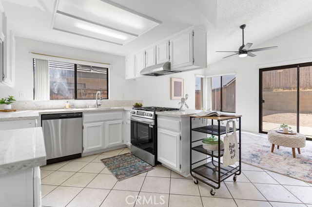 Detail Gallery Image 21 of 58 For 13621 Sandstone Dr, Victorville,  CA 92392 - 3 Beds | 2 Baths